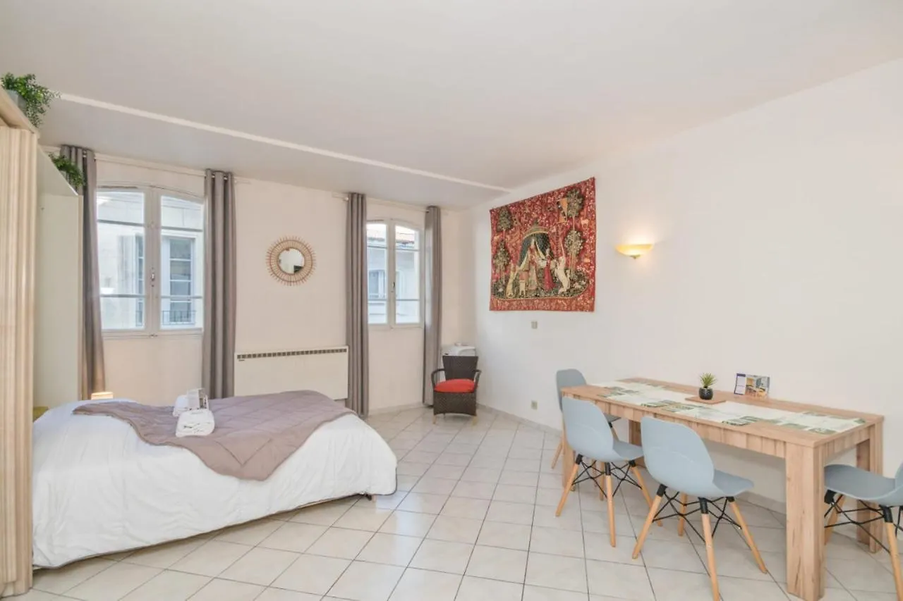 Large And Bright Studio With Ac At The Heart Of Avignon - Welkeys Lejlighed Frankrig